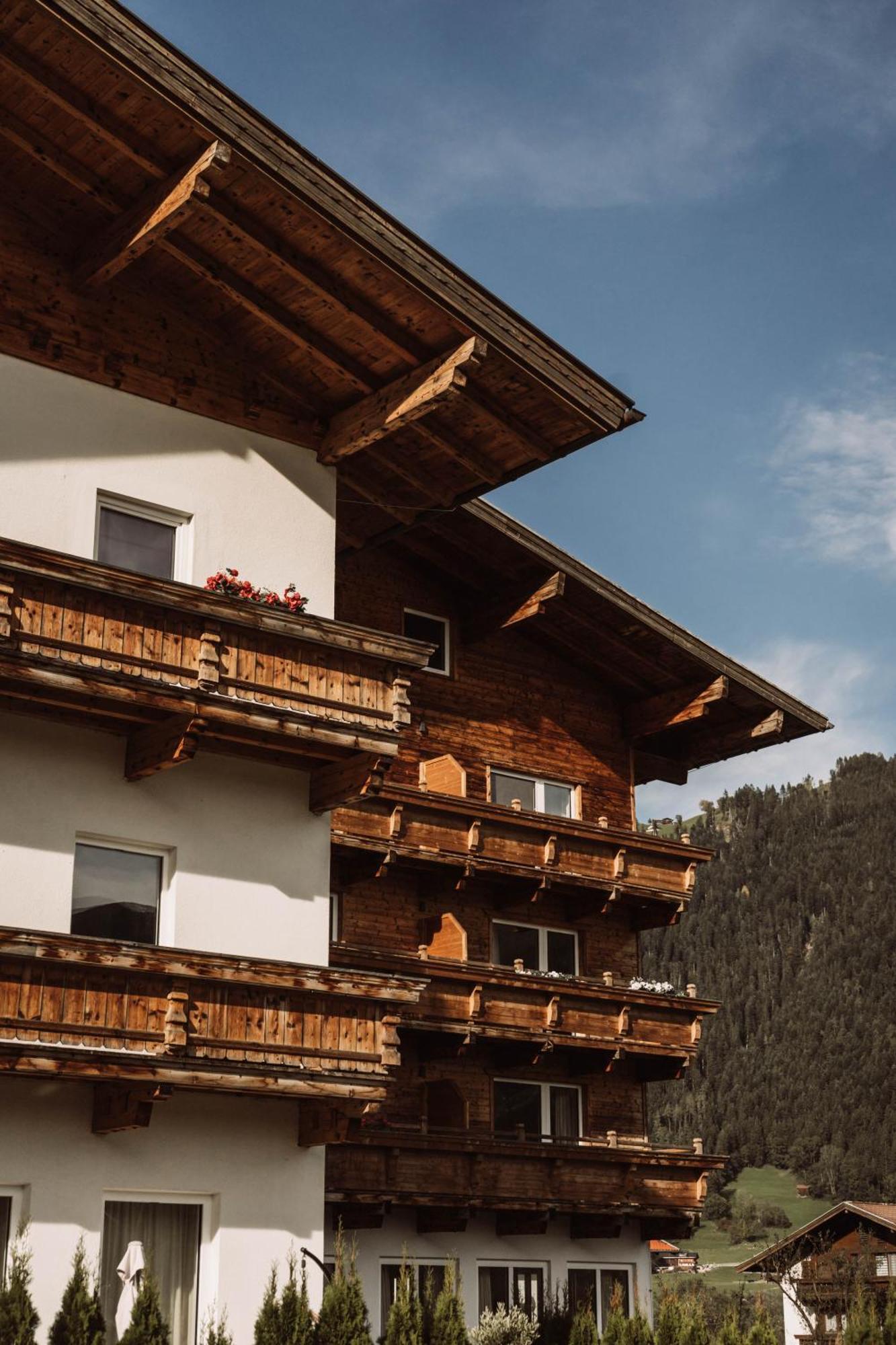 Lebe'Schlitters - Das Ferienapartmenthaus Im Zillertal Екстер'єр фото
