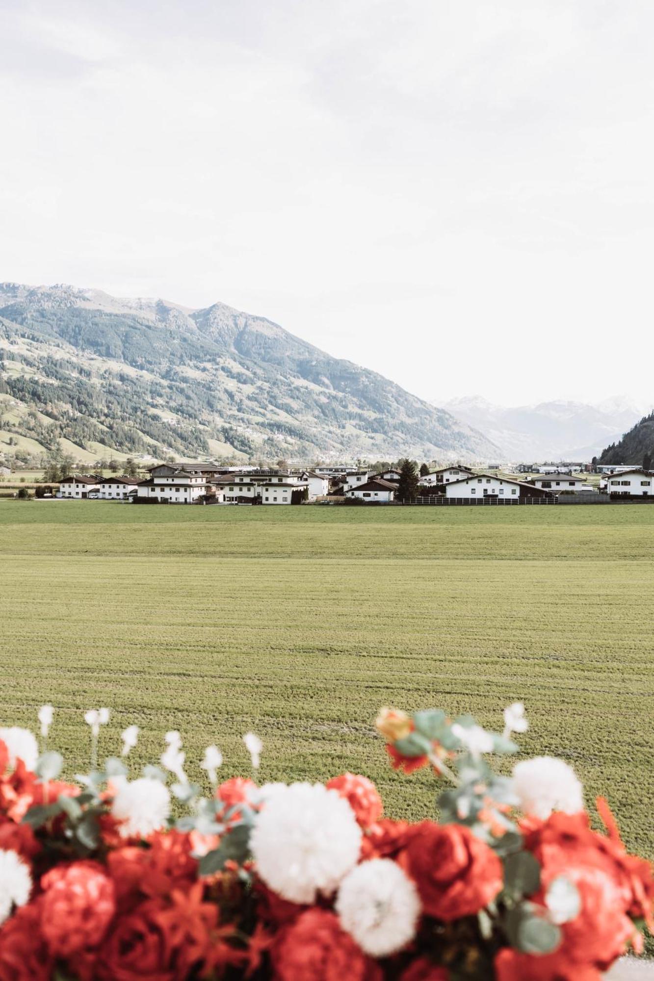 Lebe'Schlitters - Das Ferienapartmenthaus Im Zillertal Екстер'єр фото