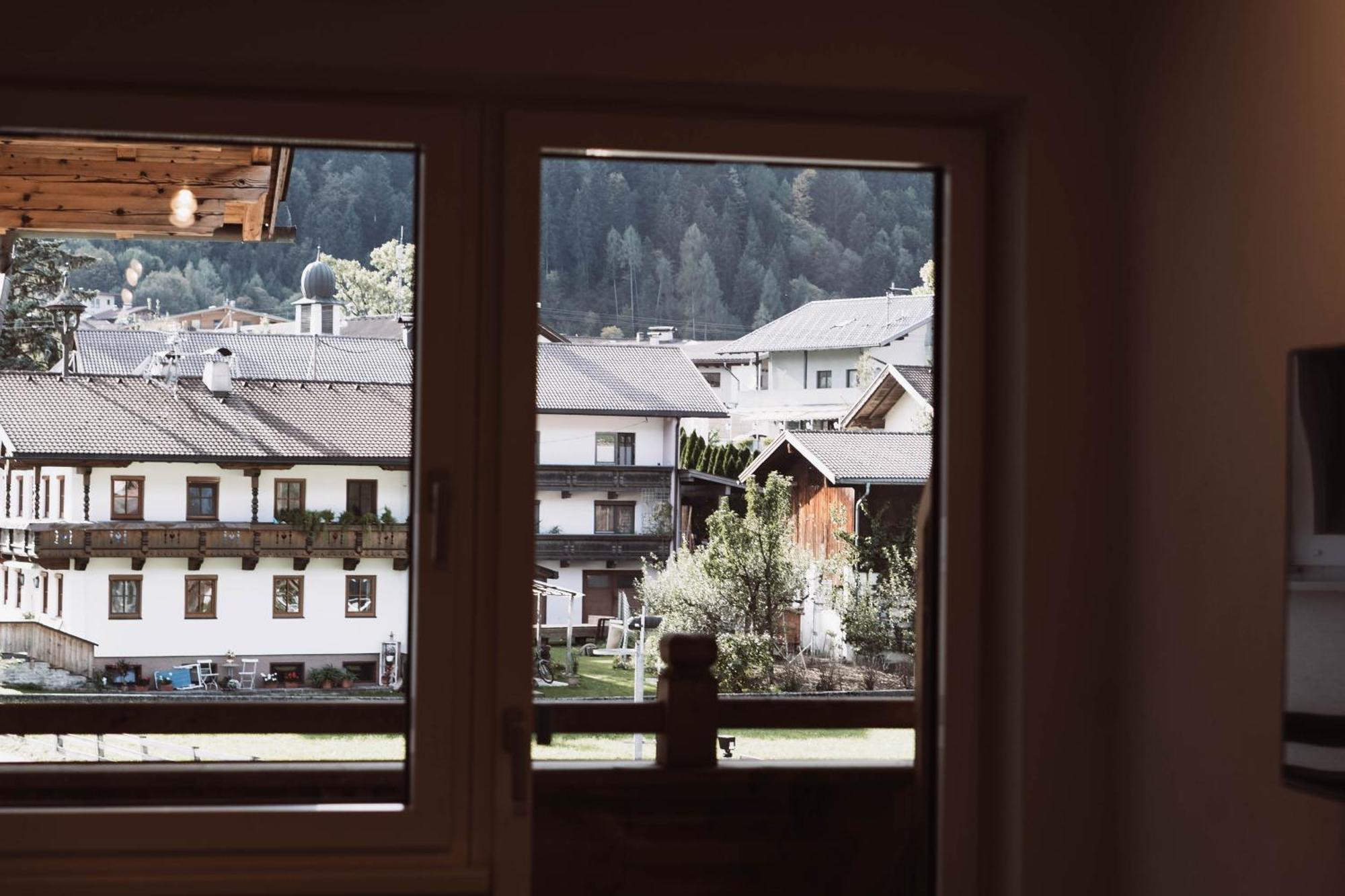 Lebe'Schlitters - Das Ferienapartmenthaus Im Zillertal Екстер'єр фото