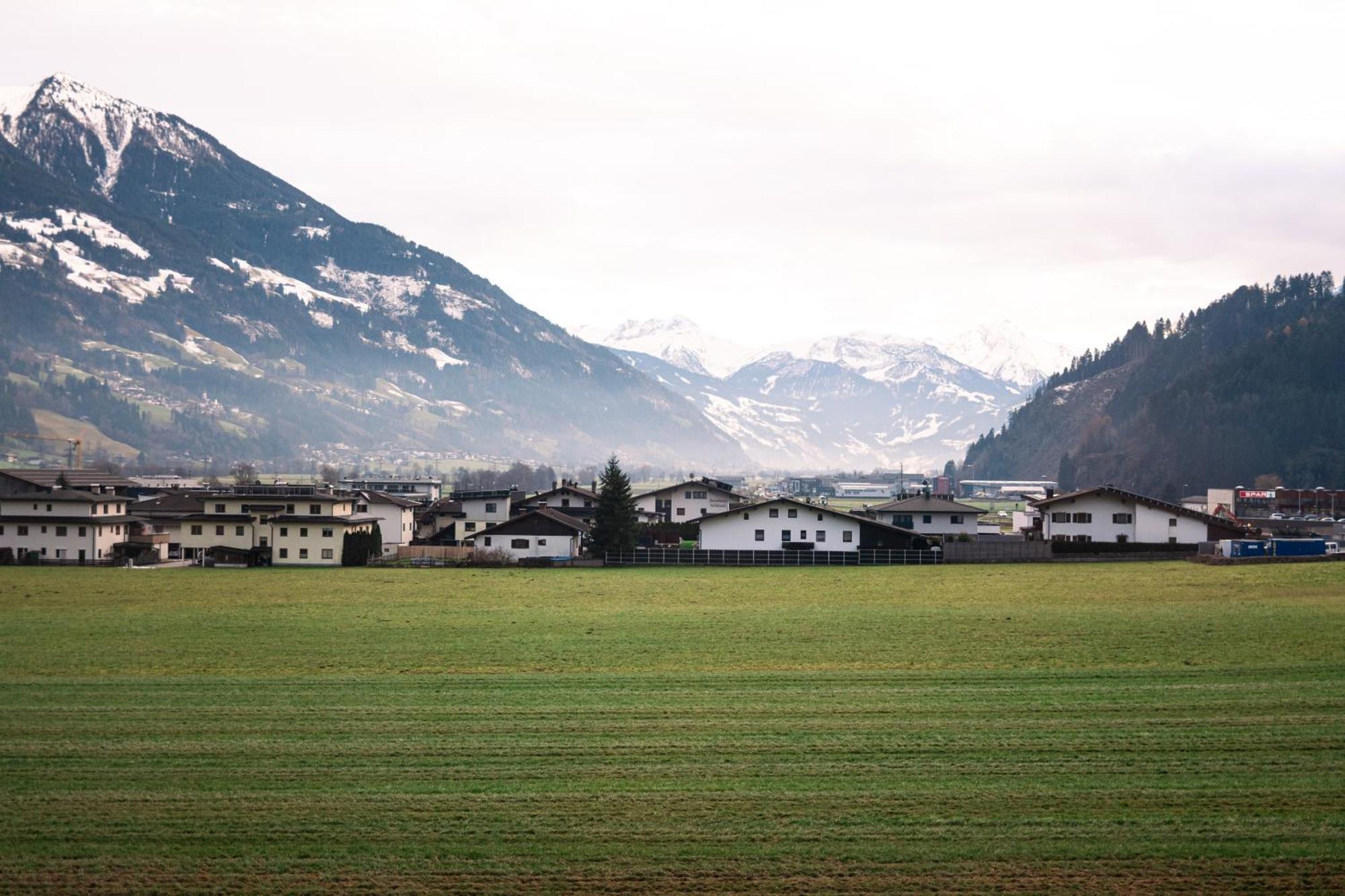 Lebe'Schlitters - Das Ferienapartmenthaus Im Zillertal Екстер'єр фото